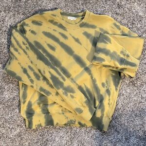 Good American tie-dye classic crew neck pullover sweatshirt.  Size 2 (medium)